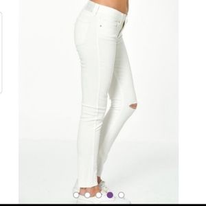 Levi’s 711 Skinny Jeans Raw Hem Distressed Knee